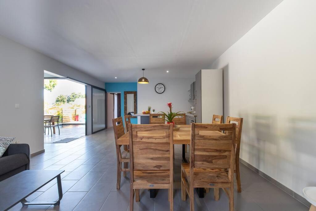 Villa Benjoin St-Pierre Piscine Chauffee Et Mer Saint Pierre Exterior photo
